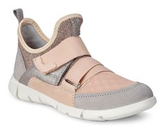  Intrinsic Sneaker
