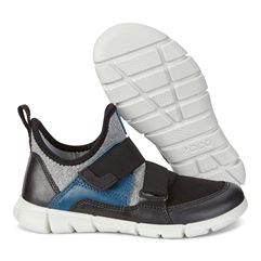  Intrinsic Sneaker