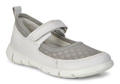  Intrinsic Sneaker